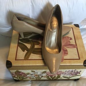 Life Stride Nude pumps size 9